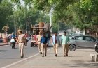 जिला कलक्टर घर से पैदल ही आफिस आये ईधन बचाने का दिया संदेश’