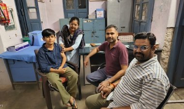 मां ने निभाया फर्ज, बेटी को लगाया एचपीवी टीका*