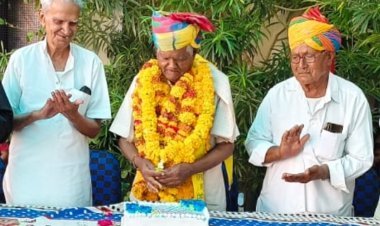समाजसेवी विजयसिंह चौहान के 87वें जन्मदिन पर नागरिकों ने किया भावभीना अभिनंदन 