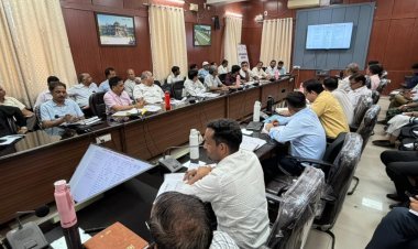 जिला कलक्टर ने गत सप्ताह के कामों की समीक्षा कर प्रगति लाने के निर्देश*