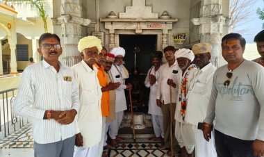 शिवराजपुर महादेव मंदिर की वर्षगांठ मनाई प्राकृतिक भू शिवलिंग अमर पर ध्वजा चढ़ाई