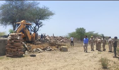 सिवायचक भूमि पर निर्माणाधीन मकान दीवार पर कार्यवाही कर करीब 3 बीघा भूमि अतिक्रमण मुक्त की