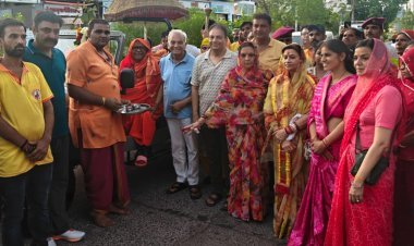 सैनाचार्य अचलानंद गिरी   के सानिध्य में की भौगी शैल परिक्रमा