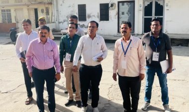 जिला कलेक्टर ने जनगणना के नियुक्त प्रगणक एवं सुपरवाइजर का औचक निरीक्षण किया*
