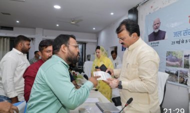 आईएफडब्लूजे  ने उपमुख्यमंत्री प्रेमचंद बैरवा को सौंपा ज्ञापन