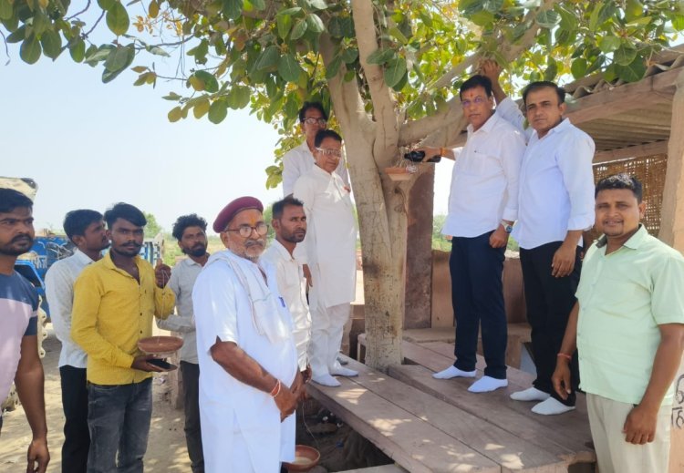 सेवा संकल्प के तहत मजदूरों में किया जूस वितरित