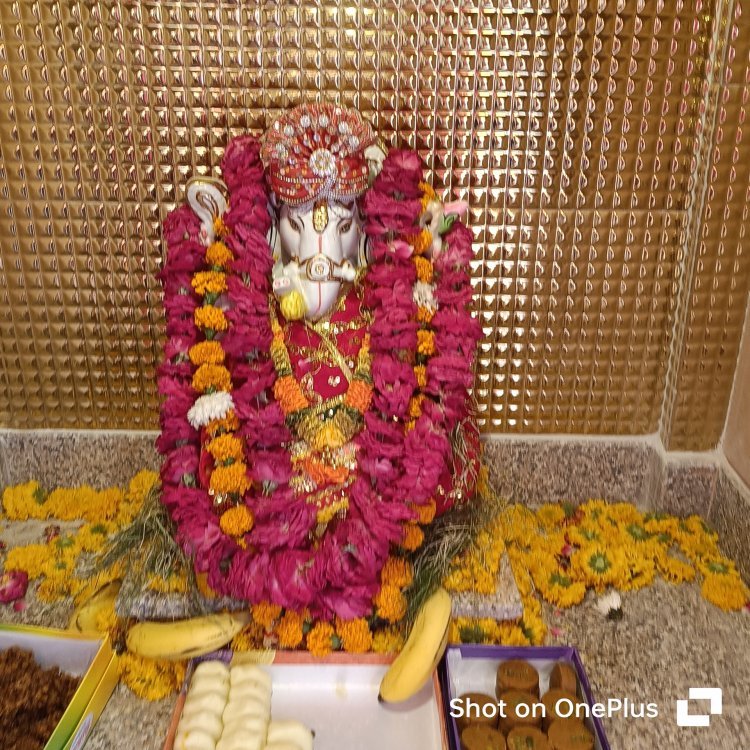 गौर के राजा विघ्नहर्ता गणेश जी प्रतिमा की हुई प्राण प्रतिष्ठा