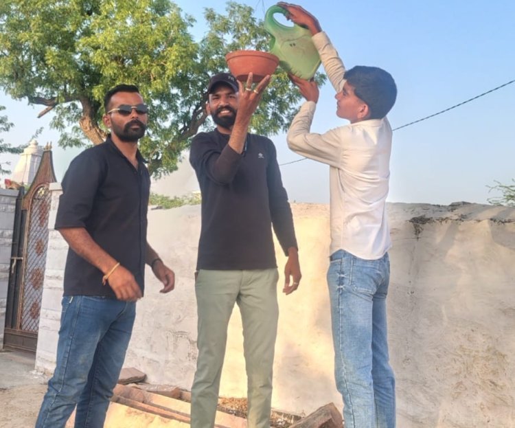 खामल में लगायें बेजुबान पक्षियों के पानी के परिंदे