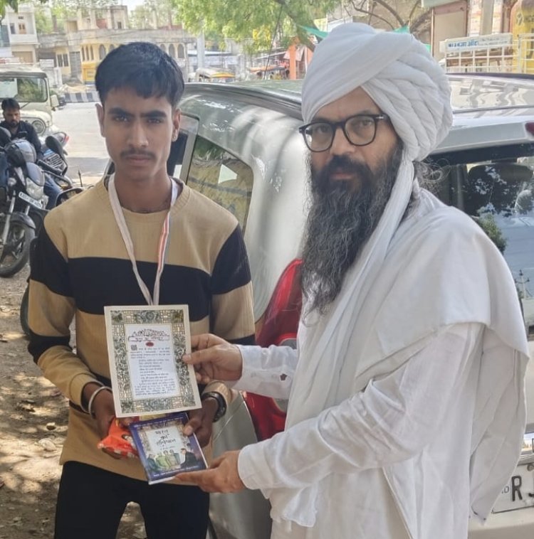 लोकेश की उत्तम सेवा देकर महंत डॉ नानक दास जी महाराज ने दिया आशीर्वाद