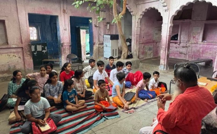 वेद-वेदांग संस्थान शिविर में दी जा रही संस्कृत वैदिक शिक्षा