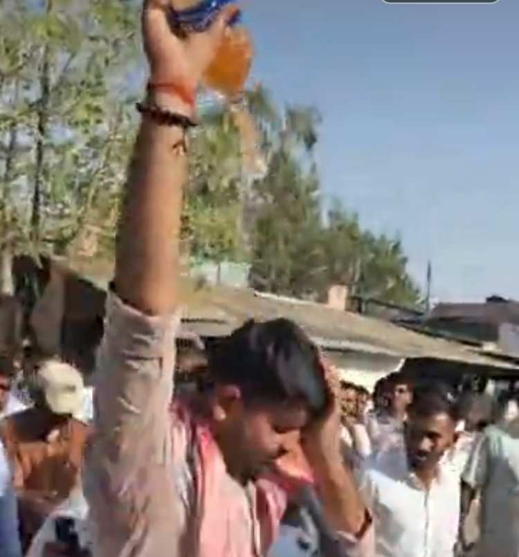 शिव विधायक भाटी ने स्वयं पर उड़ेला पेट्रोल