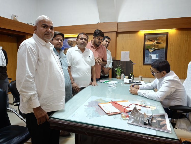 सोजत : भीषण पेयजल एवं बिजली संकट को लेकर कलेक्टर को सौंपा ज्ञापन 