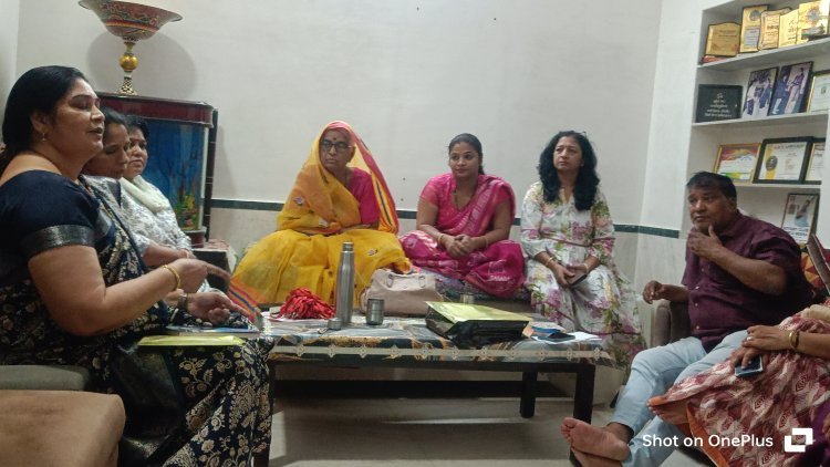 किशोरी व्यक्तित्व विकास  आवासीय शिविर  के संबंध में बैठक आयोजित
