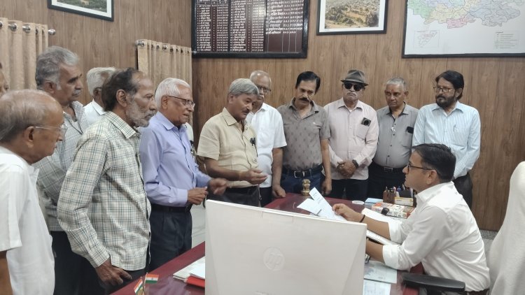 स्वास्थ्य योजना (RGHS) में आ रही समस्याओं को लेकर पेंशनर समाज ने सौंपा ज्ञापन 