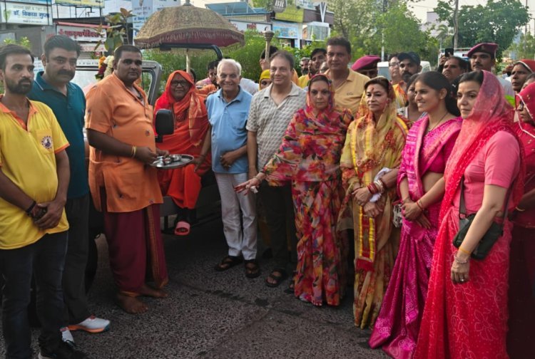 सैनाचार्य अचलानंद गिरी   के सानिध्य में की भौगी शैल परिक्रमा