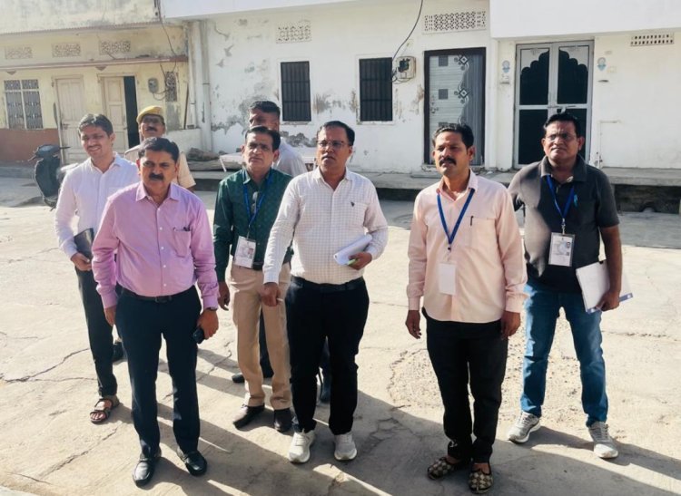 जिला कलेक्टर ने जनगणना के नियुक्त प्रगणक एवं सुपरवाइजर का औचक निरीक्षण किया*