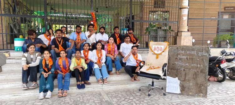कॉलेज भवन की नीलामी के विरोध में अखिल भारतीय विद्यार्थी परिषद का प्रदर्शन 