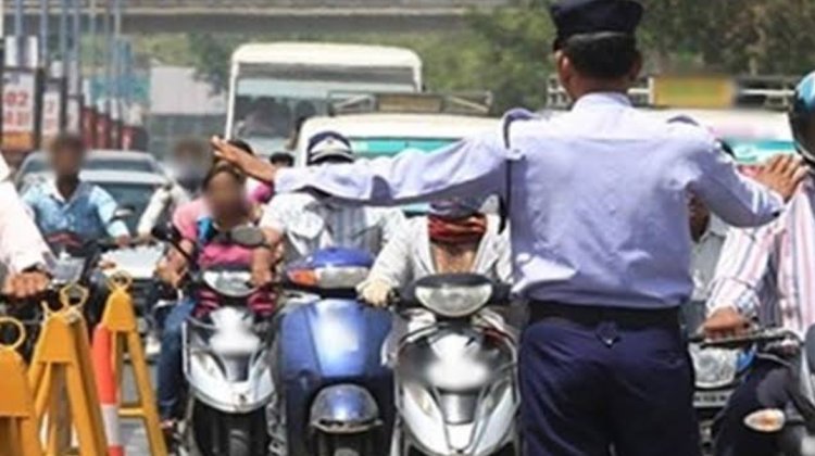 ट्रैफिक पुलिस की बड़ी लापरवाही: घर में खड़ी इलेक्ट्रॉनिक गाड़ी का कटा चालान