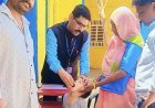 पल्स पोलियो टीकाकरण अभियान के तहत बच्चों को पिलाई पोलियो की दवाई