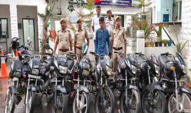बाइक चोर गिरफ्तार 8 मोटर साईकिल बरामद