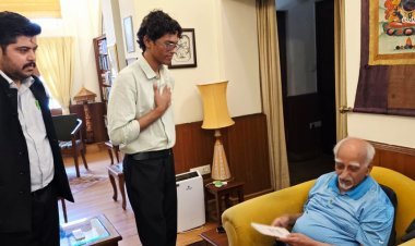 पूर्व उपराष्ट्रपति डॉ. हामिद अंसारी ने किया युवा लेखक अरमान नदीम की पुस्तक ‘आईने के अरमान’ का लोकार्पण