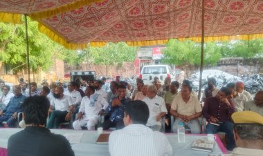 त्यौहार हमारे लिए भाईचारे एवं सौहार्द का संदेश लाते हैं : एसडीएम रवि प्रकाश 