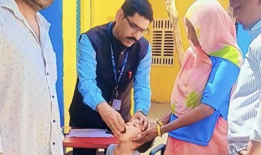 पल्स पोलियो टीकाकरण अभियान के तहत बच्चों को पिलाई पोलियो की दवाई