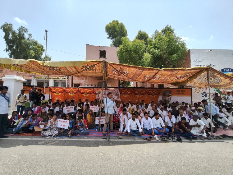 जन समस्याओं के त्वरित समाधान की मांग को लेकर कांग्रेस का जबरदस्त धरना प्रदर्शन 