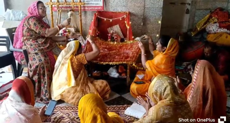 आशिकमास मे  हुए सामूहिक पूजा अर्चना  व हवन