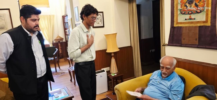 पूर्व उपराष्ट्रपति डॉ. हामिद अंसारी ने किया युवा लेखक अरमान नदीम की पुस्तक ‘आईने के अरमान’ का लोकार्पण