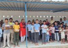 गोदेलाव विद्यालय में चिकित्सक दम्पति द्वारा विद्यार्थियों को स्टेशनरी वितरित