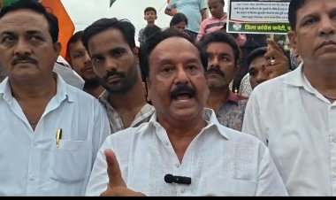 कांग्रेस ने  विजय मार्च निकाल कर  की आतिशबाजी         