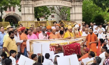 गोमाता को राष्ट्र‌माता का दर्जा दिलाने को जुटे हजारों गोभक्त सौंपा ज्ञापन 