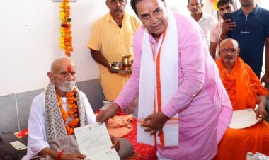 संसदीय कार्य मंत्री ने संतों का सम्मान कर  लिया आशीर्वाद*