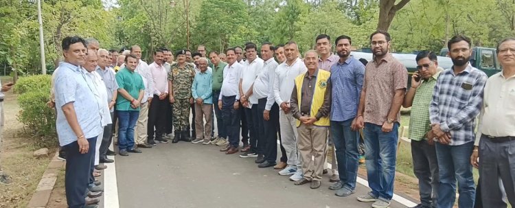 सीमा सुरक्षा बल परिसर में 101 फलदार एवं छायादार पौधों का सघन वृक्षारोपण