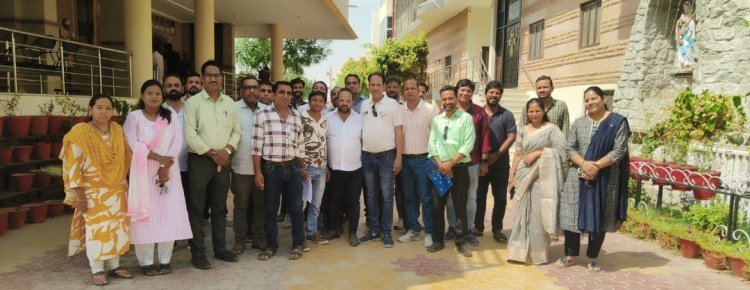 परीक्षा व  आराधना के साथ नहीं चल सकती, परीक्षा आगे सिरकी