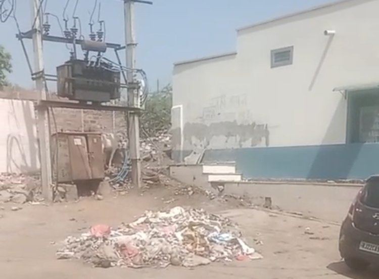 जोधपुर में गुरु का तालाब संत धाम रोड पर कचरे से निवासियों को हो रही परेशानी