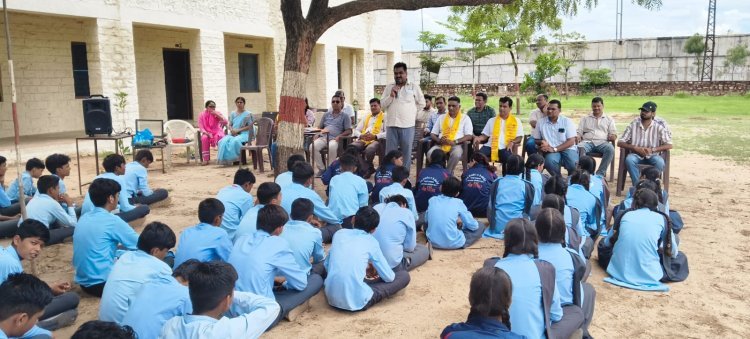 नो बैग डे का हुआ आयोजन वृक्षारोपण कार्यक्रम के तहत 250 वृक्ष लगाएं 
