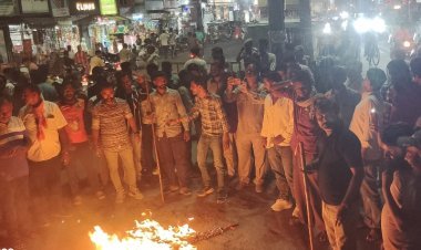 संसद में सनातन संस्कृति के अपमान के विरोध में विहिप-बजरंग दल का विरोध प्रदर्शन। 