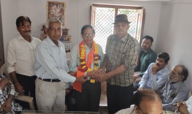 पेंशनर समाज ने नवनियुक्त उपकोषाधिकारी अभिषेक सोनी और सेवानिवृत्त शिक्षिका उमराव कंवर का किया सम्मान