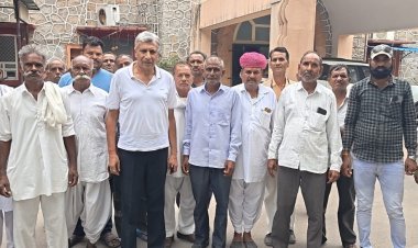 आश्रम में तोड़‌फोड़ करवाने व वृक्षों को काटने से बचाव के सम्बन्ध में दिया ज्ञापन 