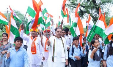तिरंगा रैली को हरी झंडी दिखाकर किया रवाना*