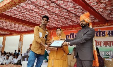 80वें स्वतंत्रता दिवस पर सामाजिक सेवा के लिए ड्राइवर समीर खान सम्मानित