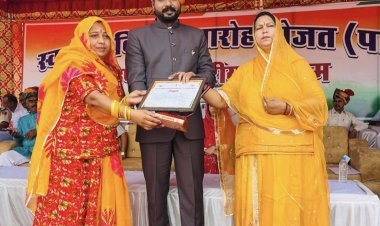 उपखंड स्तर पर सम्मानित हुईं शिक्षिका डिम्पल चारण