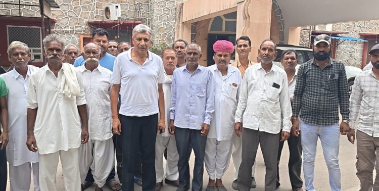 आश्रम में तोड़‌फोड़ करवाने व वृक्षों को काटने से बचाव के सम्बन्ध में दिया ज्ञापन 