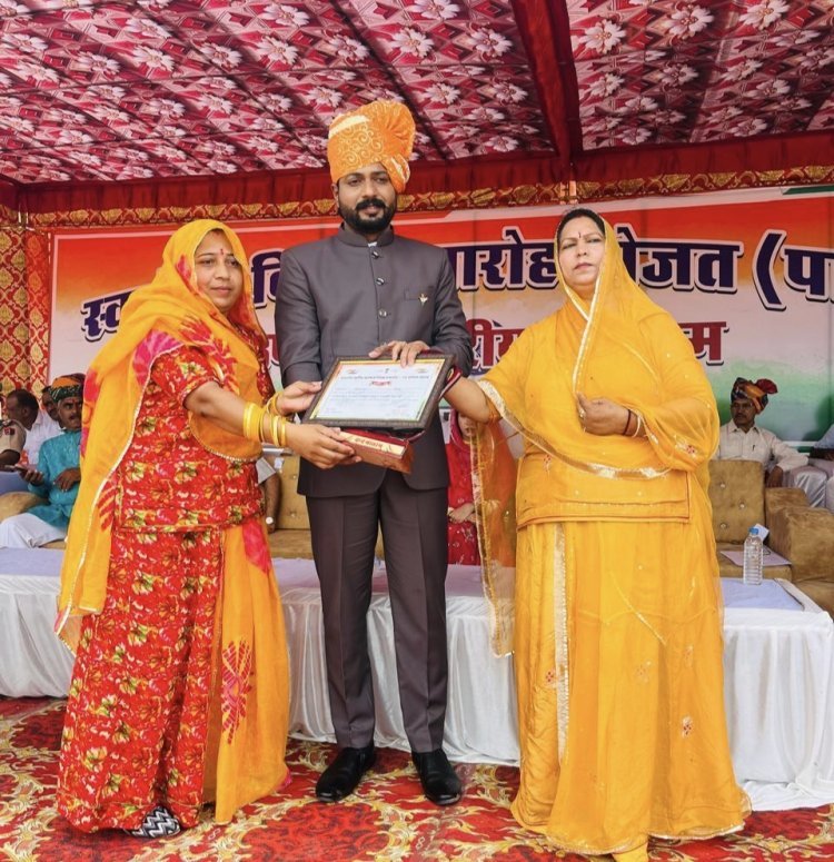 उपखंड स्तर पर सम्मानित हुईं शिक्षिका डिम्पल चारण