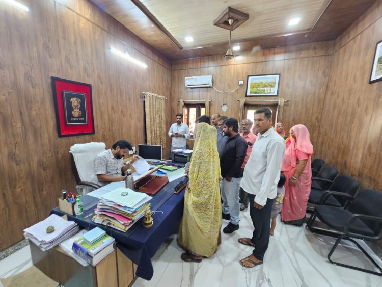 पानी की नियमित एवं पर्याप्त सप्लाई को लेकर उपखण्ड अधिकारी सोजत को सौंपा ज्ञापन