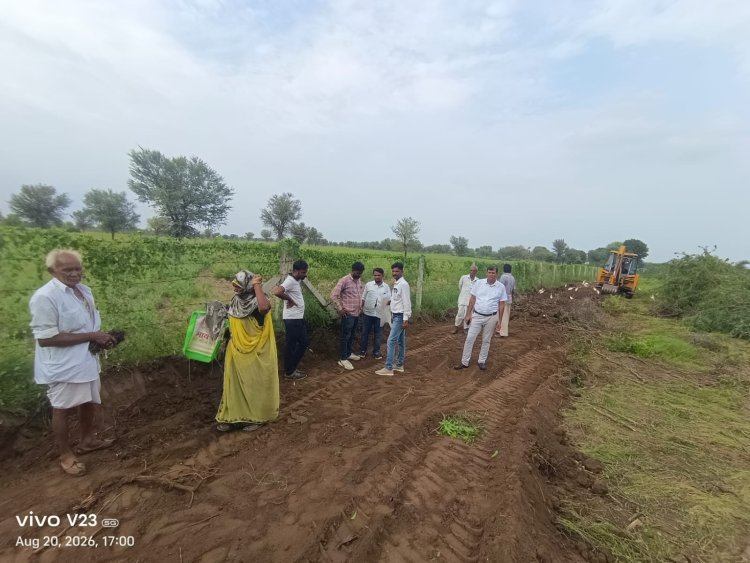सवराड़ में हटाया रास्ते का अतिक्रमण