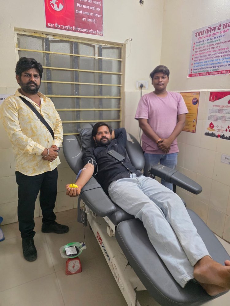 रक्तवीर राकेश परिहार ने अनजान महिला को रक्तदान कर बचाई जान  गौपुत्र सेना सोजत के जवानों ने रक्त की व्यवस्था में किया सहयोग 