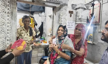 नगरपालिका अध्यक्ष कीर्ति तंवर और उपाध्यक्ष राकेश पंवार ने किए शनि महाराज के दर्शन